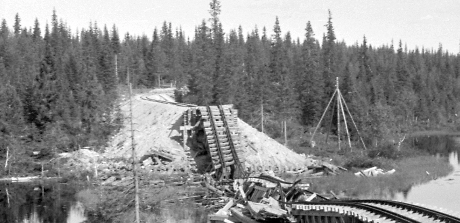 Tuhottu silta 1945