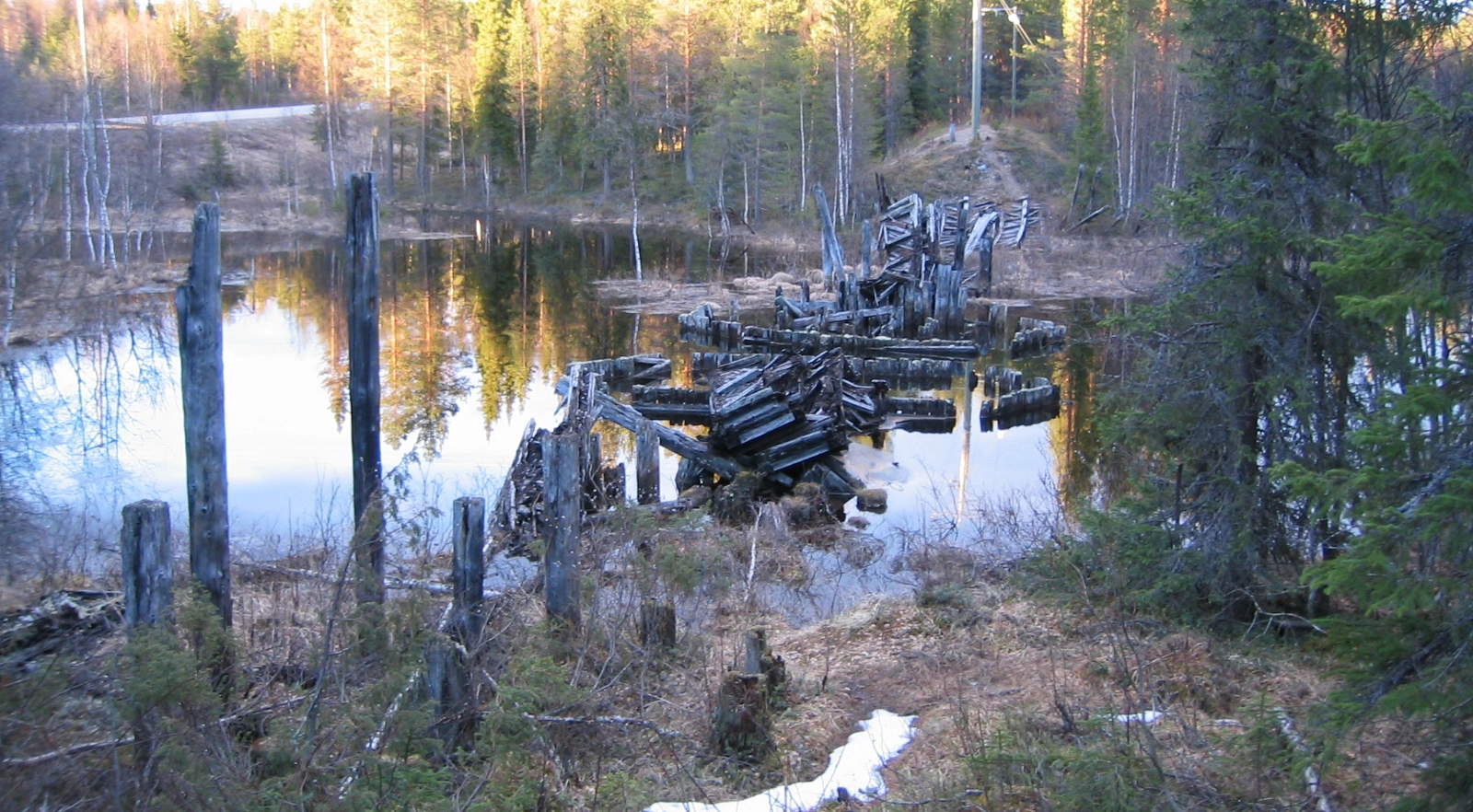 Tuhottu silta 2004